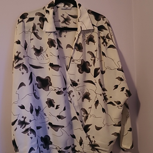 Ricki's white and black floral blouse, size L - Picture 2 of 3